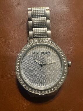 Steve Madden Silver Crystal-Embellished women’s Bracelet Watch